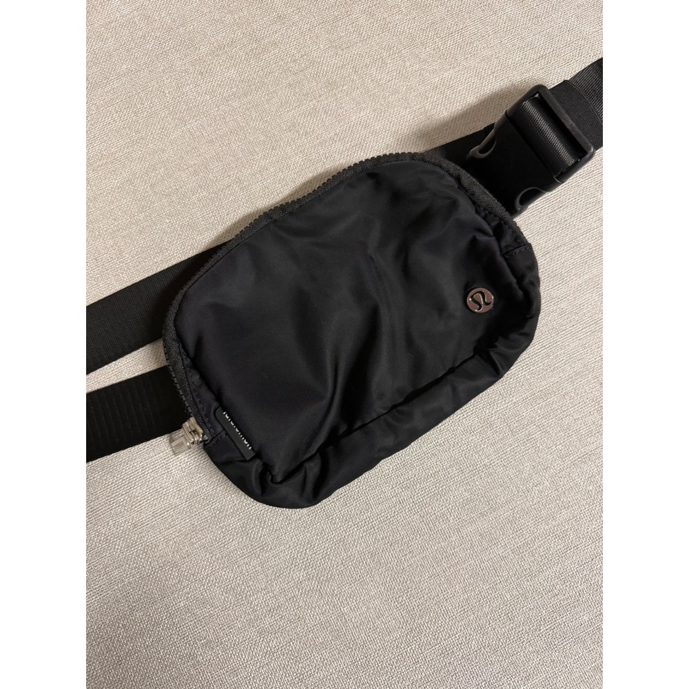 Lululemon Everywhere Belt Bag Black Adjustable Strap Waist Pack Fanny Bag